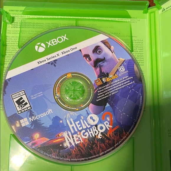 Hello Neighbor 2 for Xbox Series X and Xbox One - Green Case - Picture 4 of 6